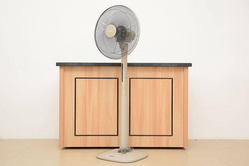Quạt đứng Panasonic F409KBE (Màu Beige)