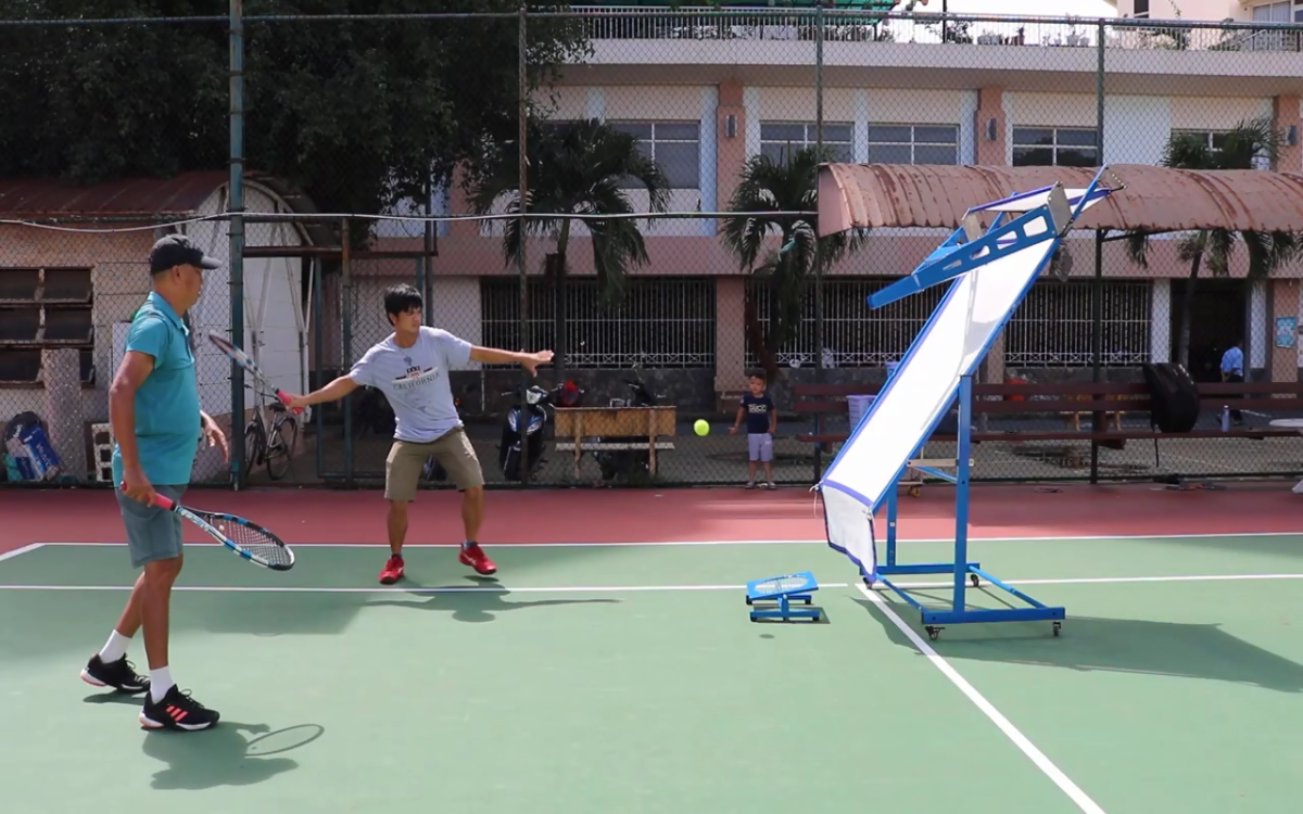 tường tập tennis