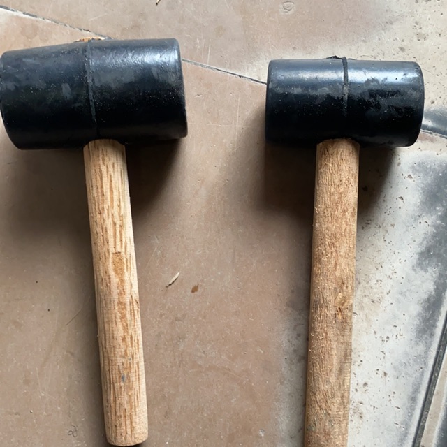 Búa Cao Su Loại Đại 550 Gam ( Chiếc To Bên Trái )