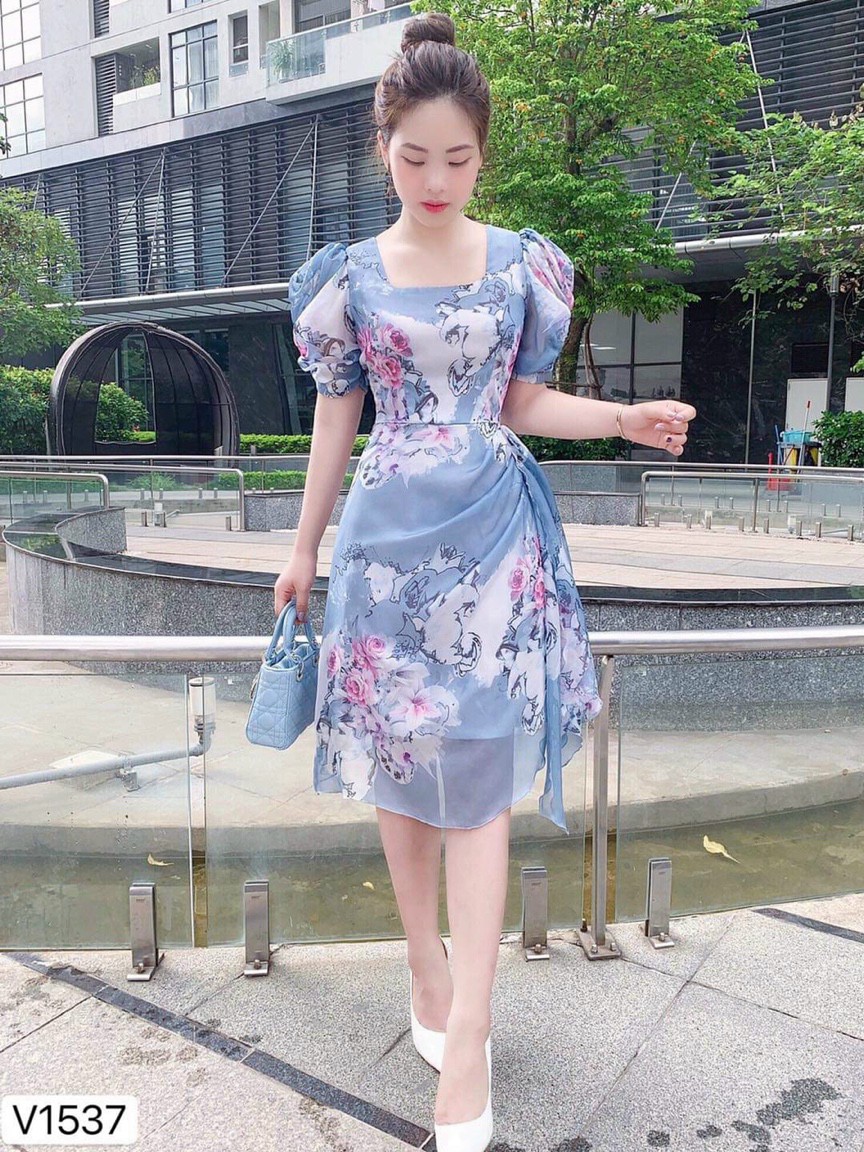 Đầm xòe lụa hoa cổ vuông tay ngắn thanh lịch