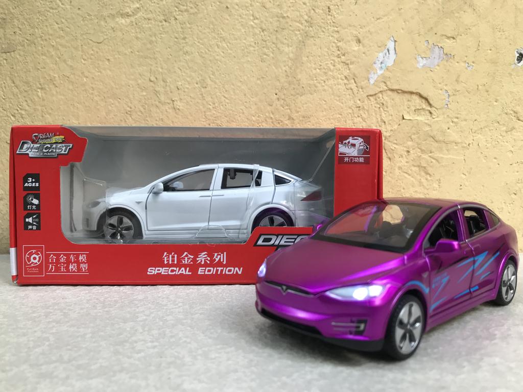 Mô hình xe ô tô TESLA Model 90X  1:32