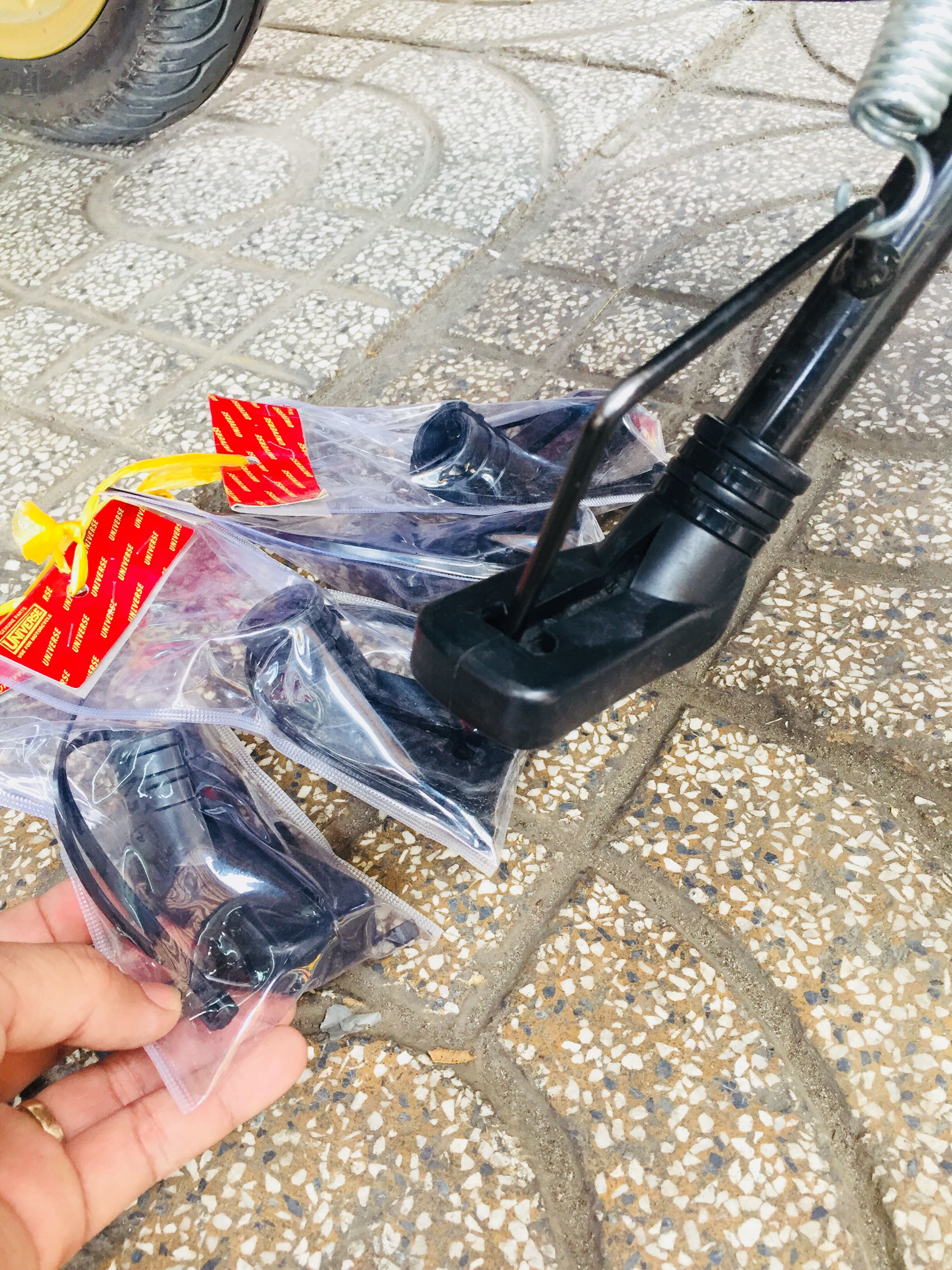 Lót cao su chân chống xe máy hàng sịn