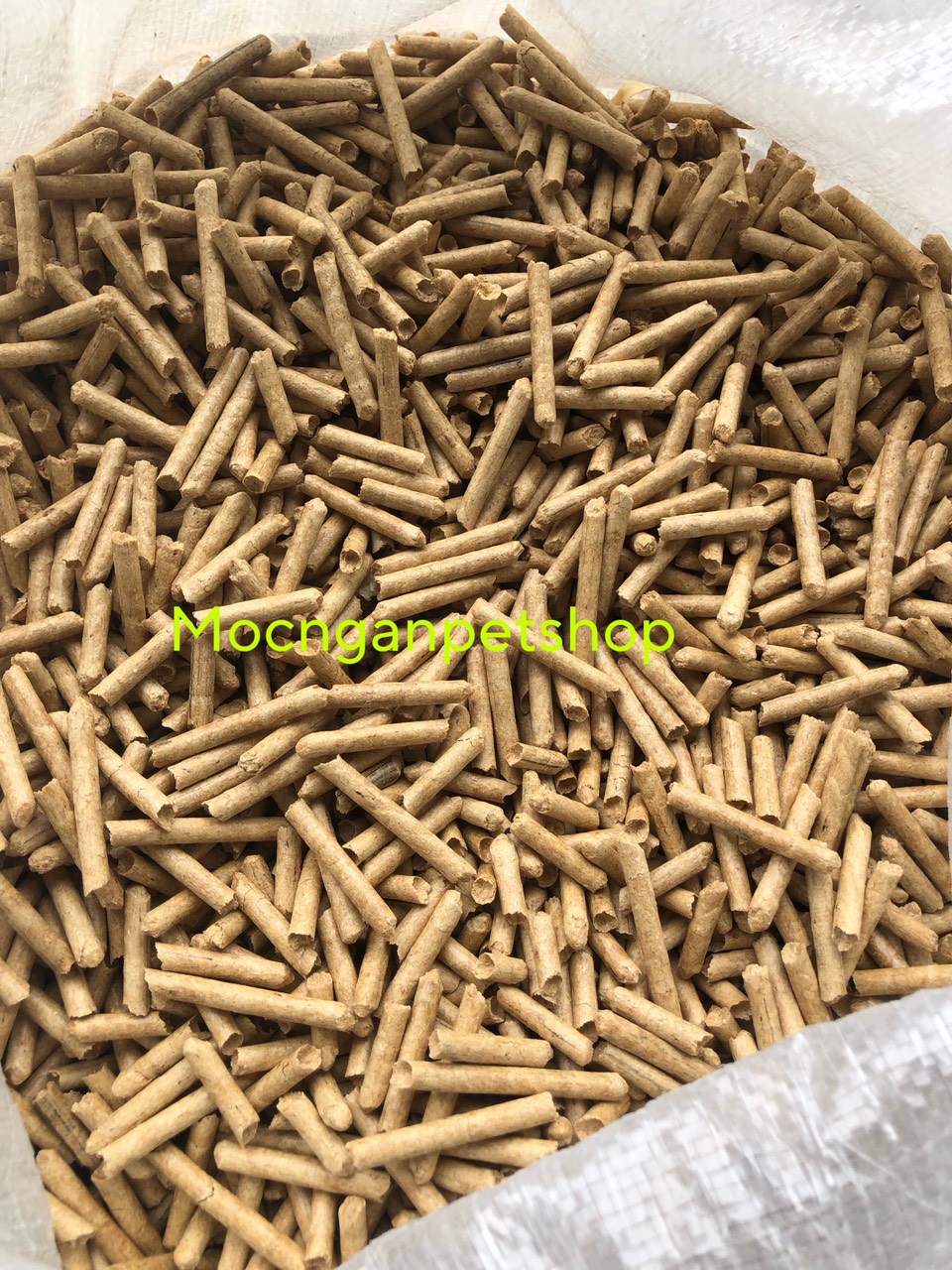 Gỗ nén vàng 3.8li dùng cho hamster (1kg).