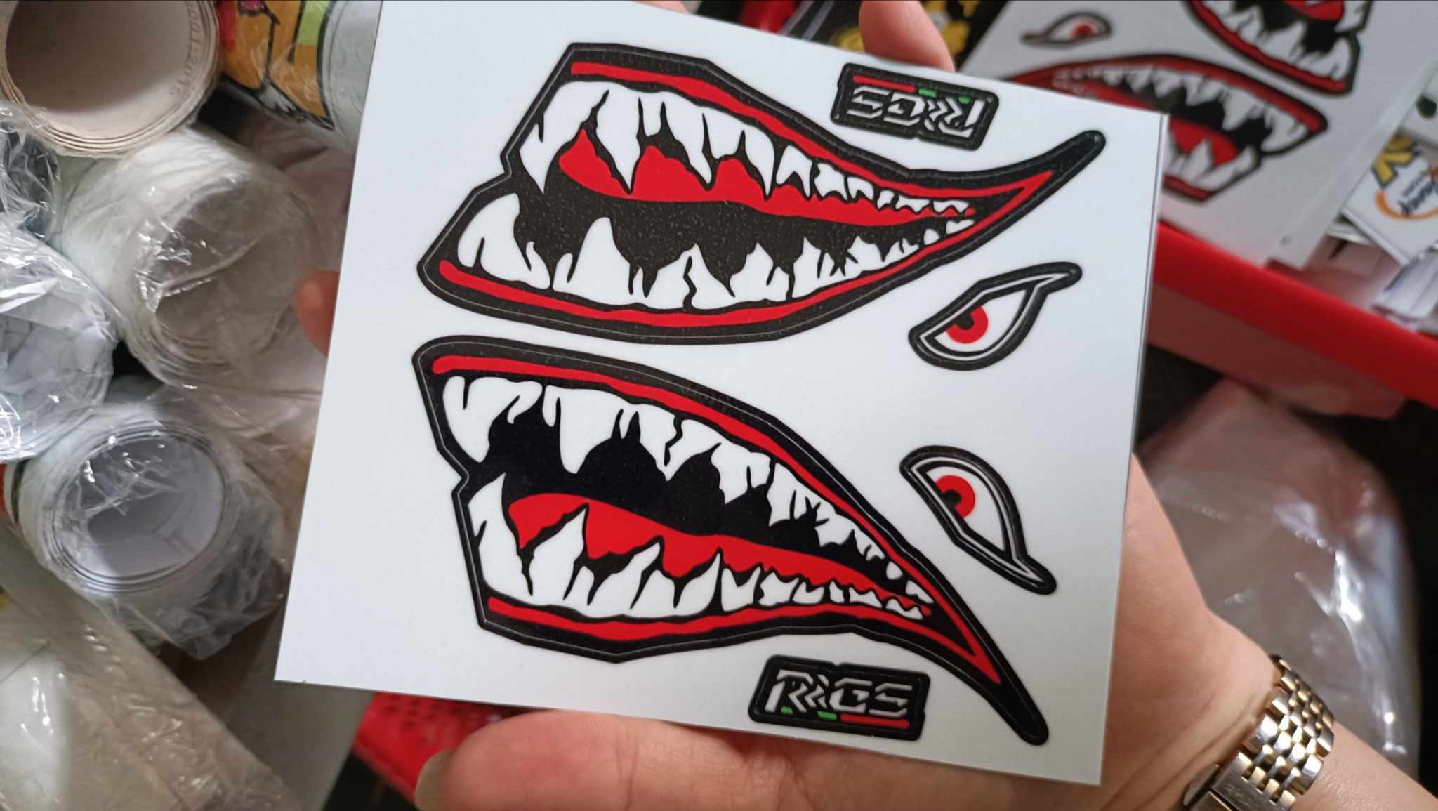 Tem logo răng cá mập mini