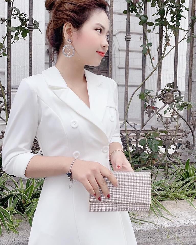 Đầm xoè tay lỡ cổ vét