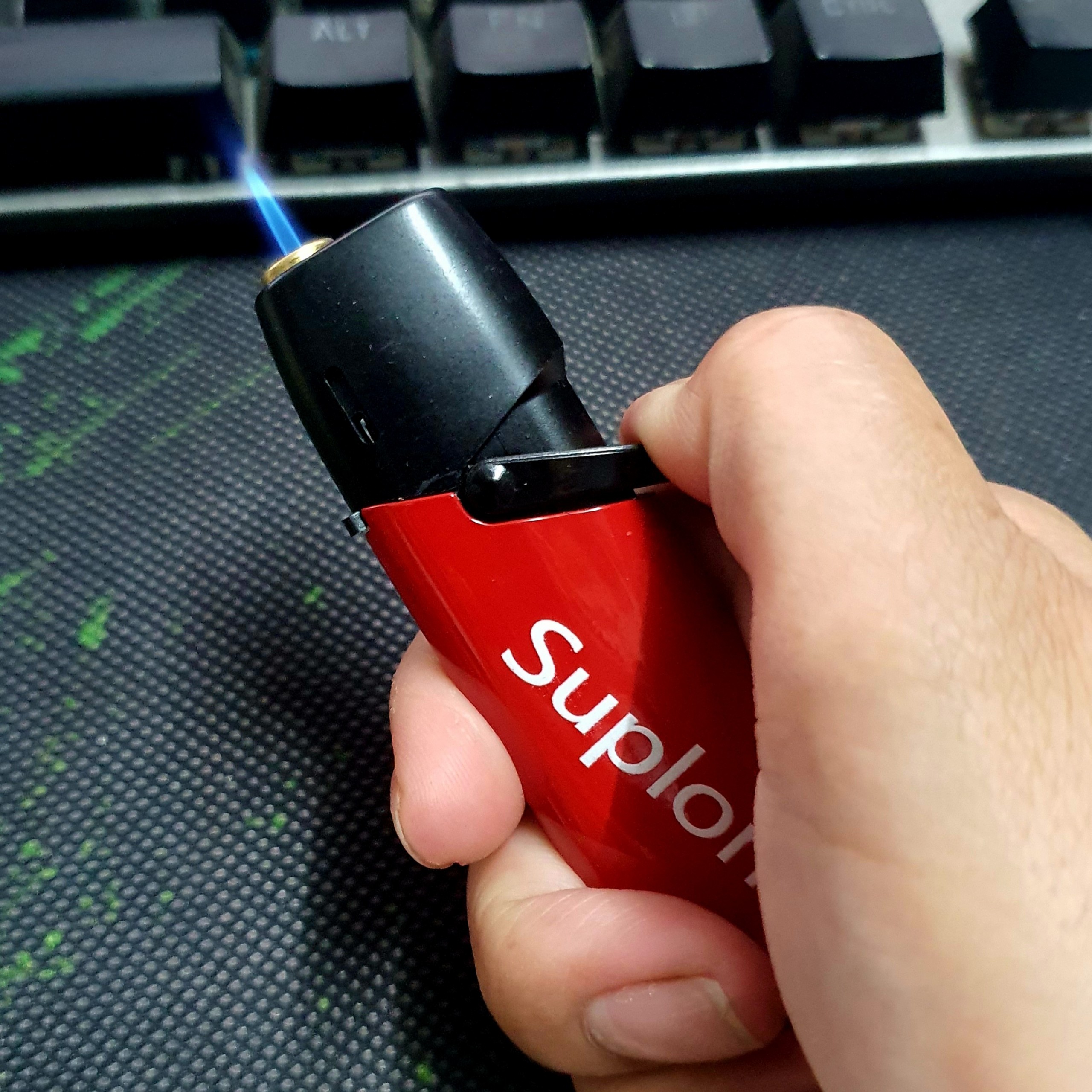 Bật Suplome Màu Đỏ Đen Sưu Tầm Độc Lạ, Quà Tặng Hottrend