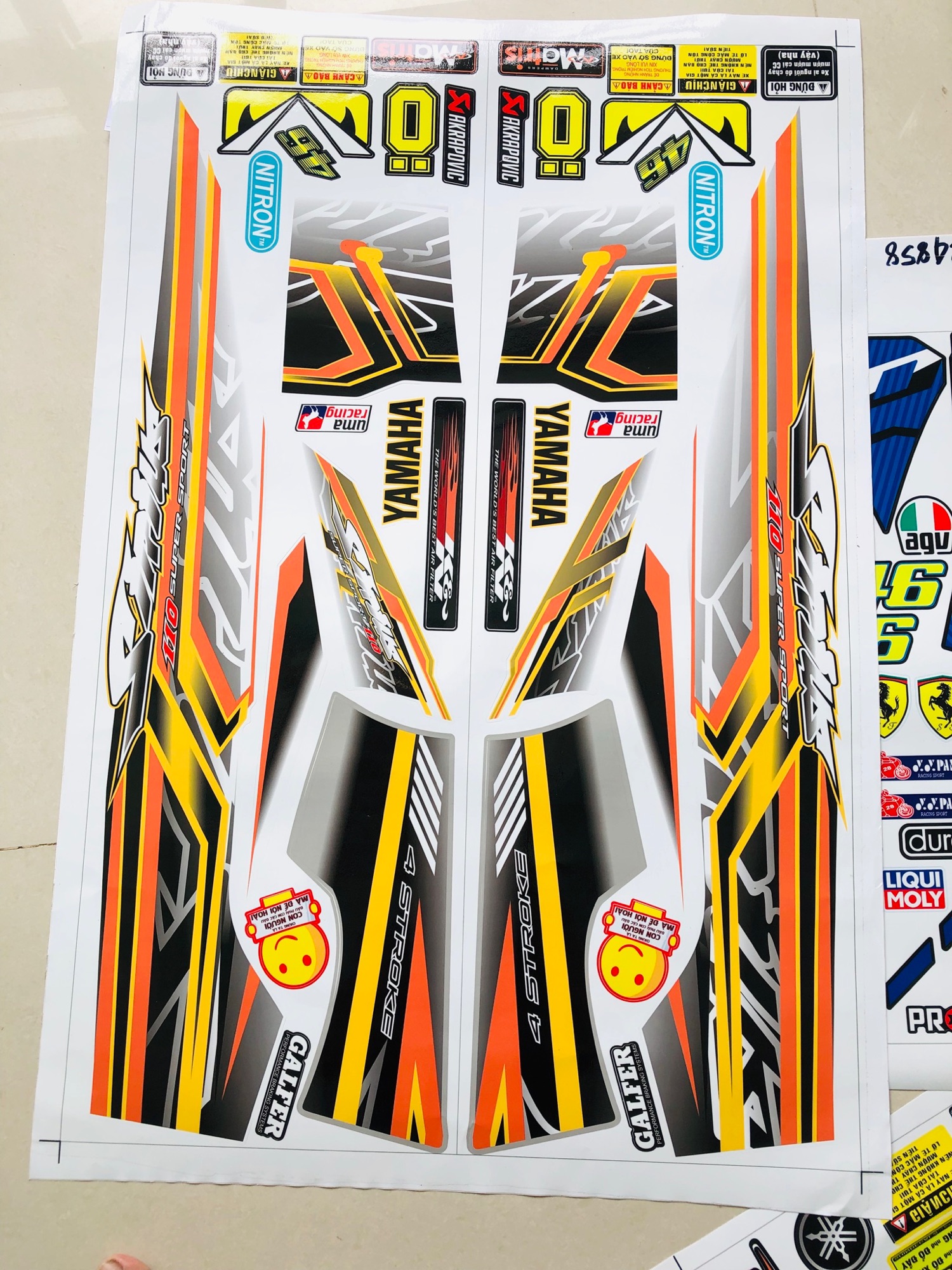 Tem rời Sirius in theo yêu cầu dán xe trắng