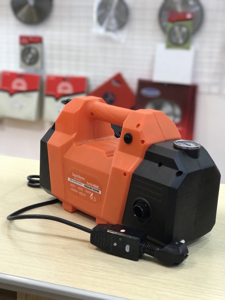 Máy Rửa Xe 1800W Bamboo 6666