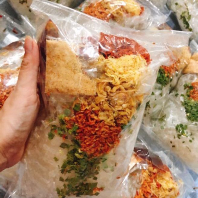 1 bịch bánh tráng trộn khô gà