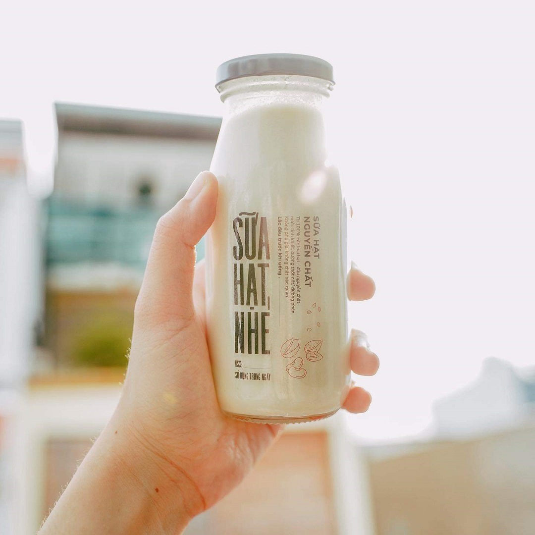 CHAI THỦY TINH ĐỰNG SỮA 200ML NẮP THIẾC