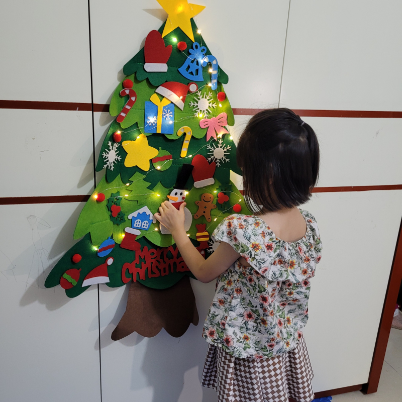 [Tặng kèm đèn led và pin, móc treo, sticker] Cây Thông Noel Vải Dạ  Treo Tường Trang Trí