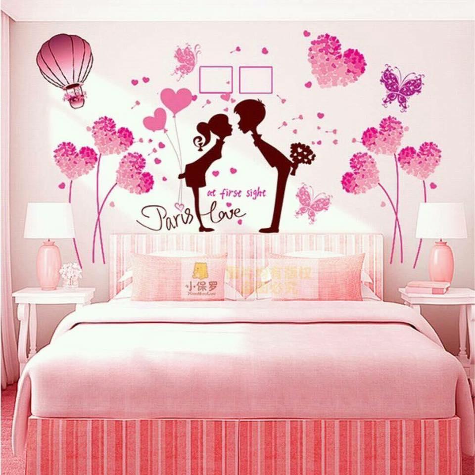 Decal dán tường trái tim hồng và cặp đôi