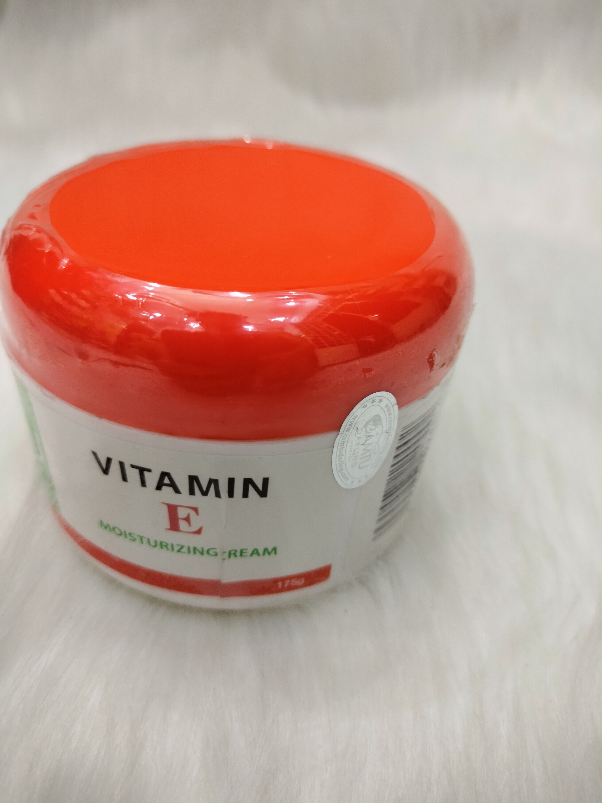 Kem massage mặt Vitamin E Cẩm Tú