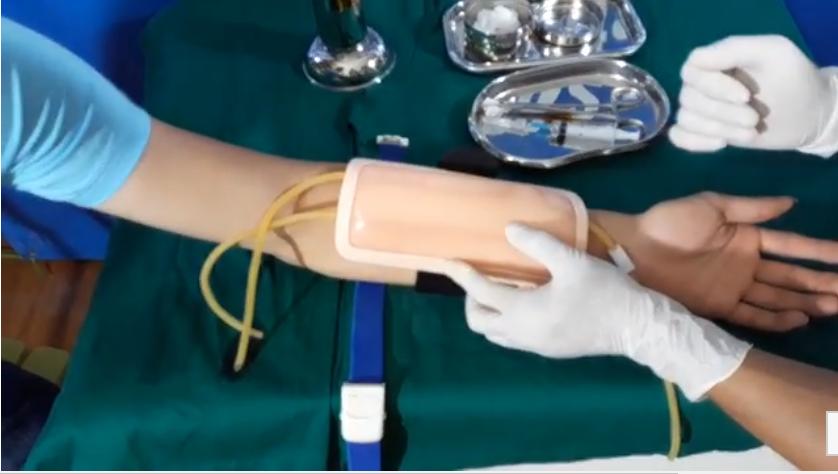 Mô hình thực hành tiêm truyền tĩnh mạch