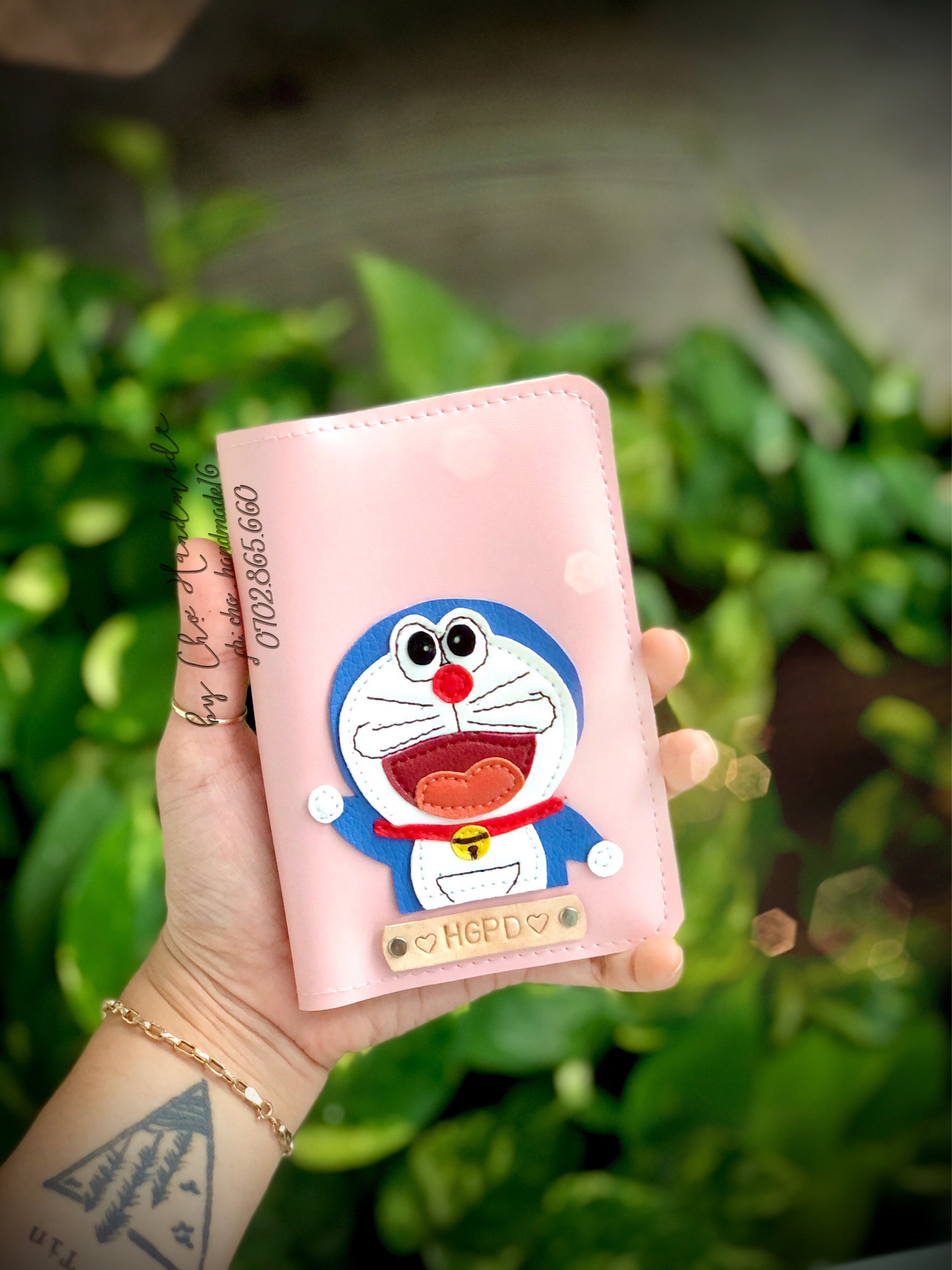 (Chat chốt tên-chọn màu) vỏ hộ chiếu DOREMON- bao hộ chiếu DORAEMON - bọc hộ chiếu MÈO MÁY- passport cover Mon