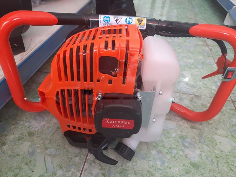 Máy khoan đất kamatsu km44 kèm Mũi 200