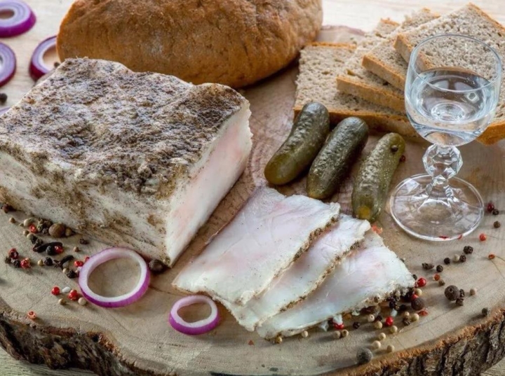 Mỡ muối tiêu đen Salo Nga 250g