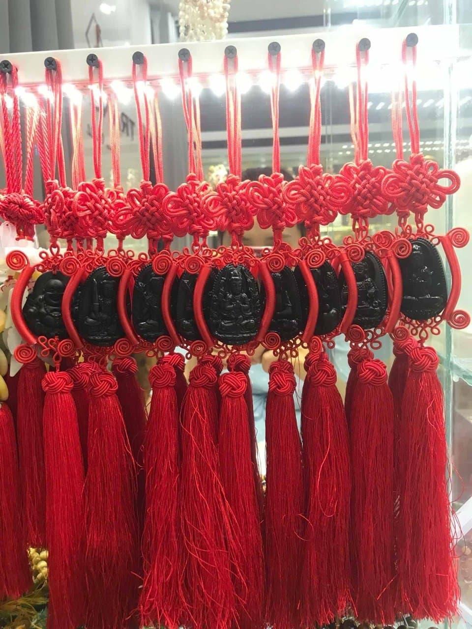 Khánh treo xe ô tô phật hộ mệnh đá núi lửa màu đen