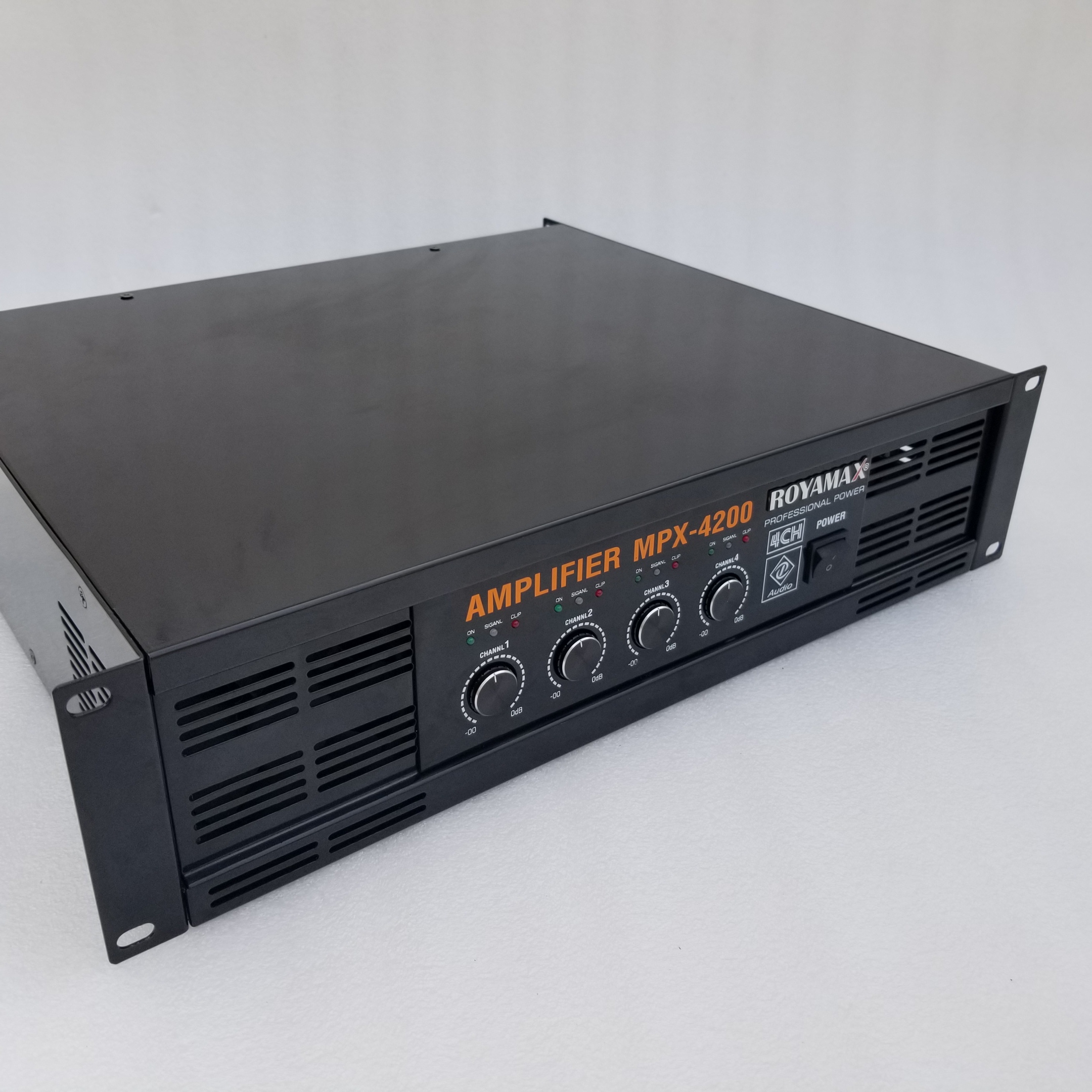 Cục đẩy 4 kênh 40 sò lớn ROYAMAX