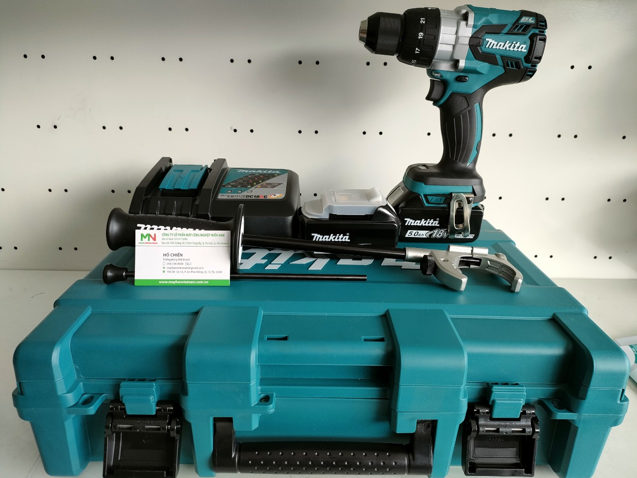 Chính hãng - máy khoan búa vặn vít dùng pin 18v dhp481rte