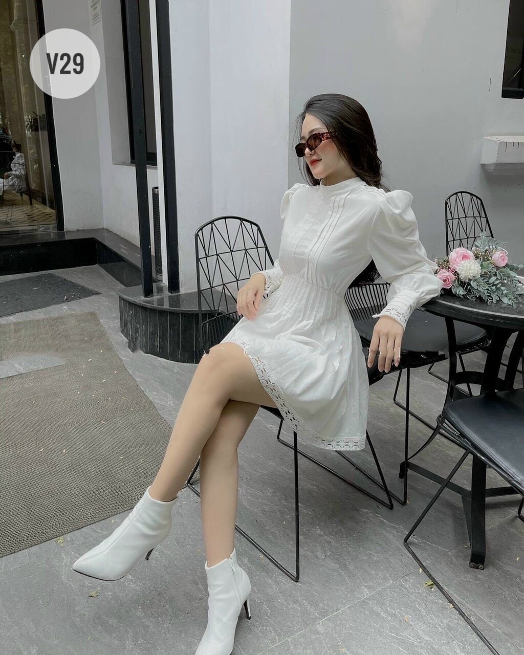 LIKEHER - Đầm trắng V29 xếp ly phối ren