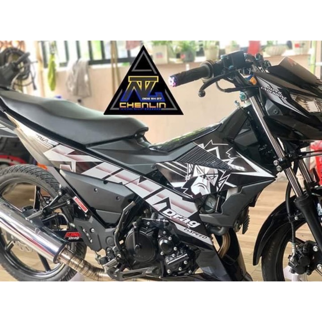 Tem rời Satria King Drang trắng đen|Mẫu mã đa dạng|Chi tiết sắc nét|Nhận làm Tem rời theo yêu cầu, chất lượng đảm bảo, cảm kết hàng nhận được đúng với mô tả