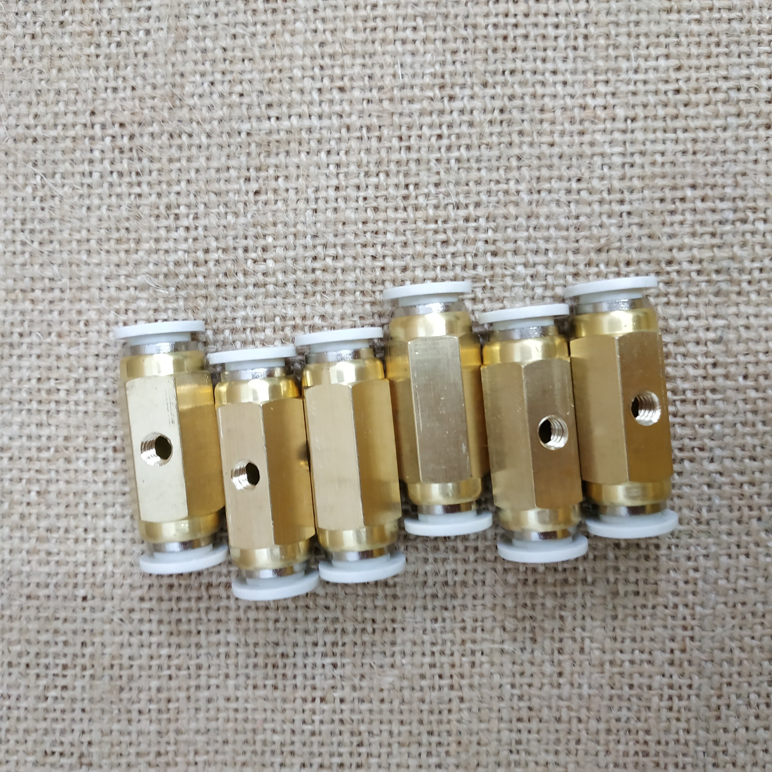 Đế béc phun sương giữa nối ống 8mm ( chuyên dùng phun sương)