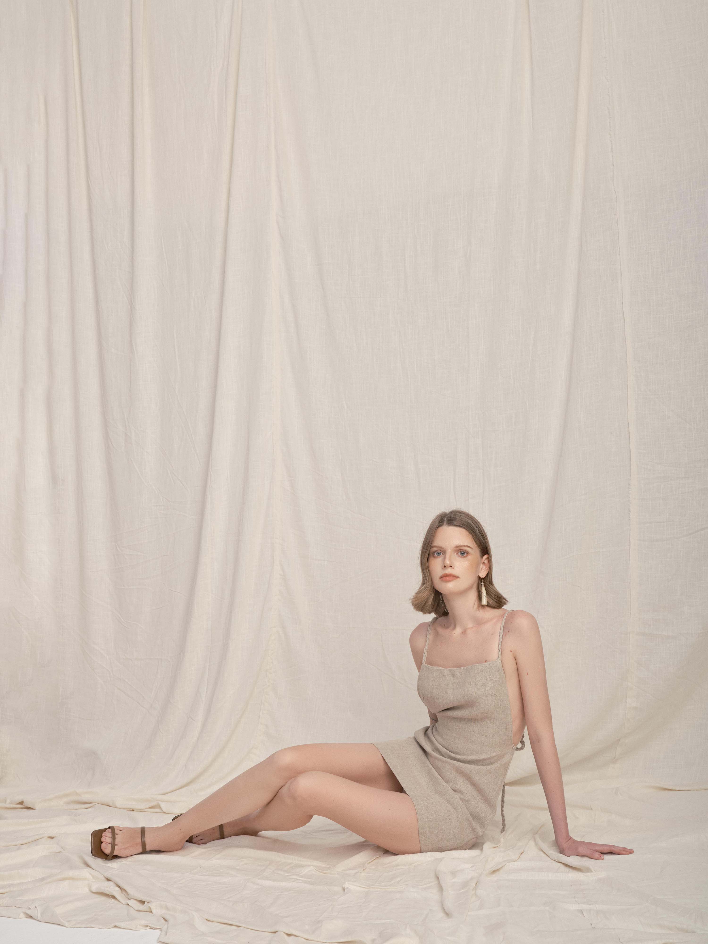 SEASON STUDIOS | Taplie Mini Đầm ngắn hở lưng