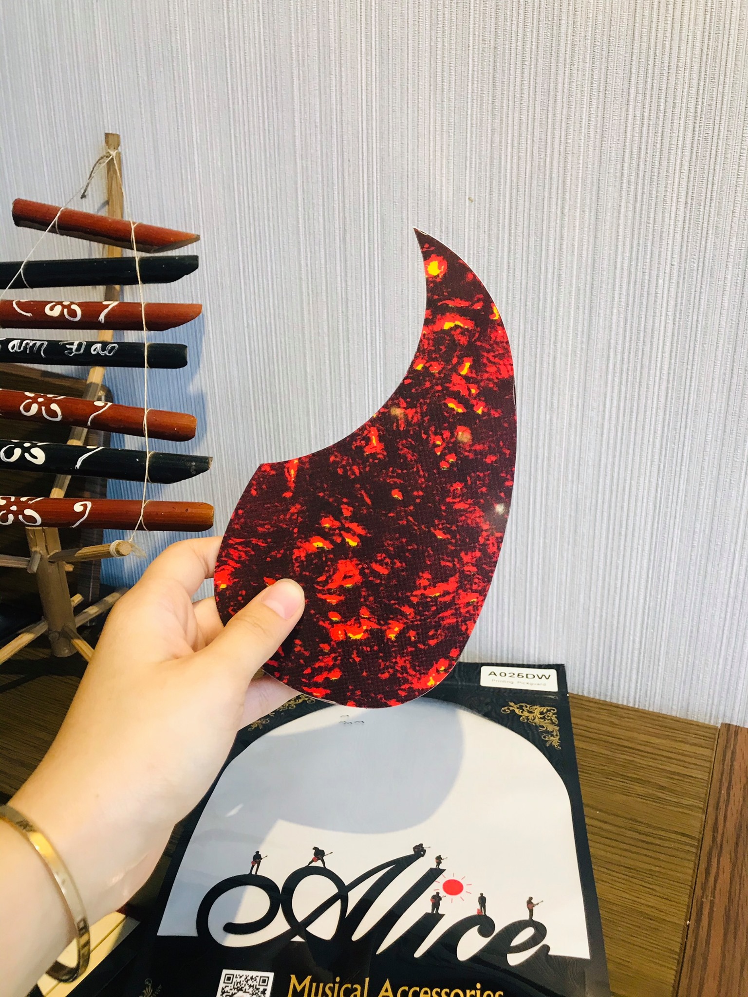 Miếng dán chống xước đàn guitar Alice A025 (màu ngẫu nhiên)