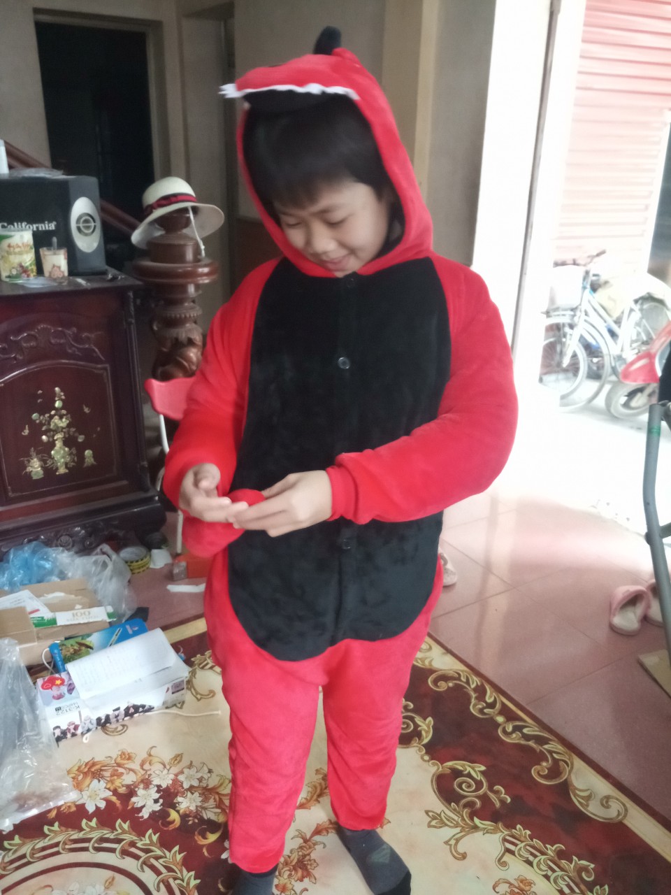 Bộ quần áo khủng long đỏ đủ size cho cả nhà
