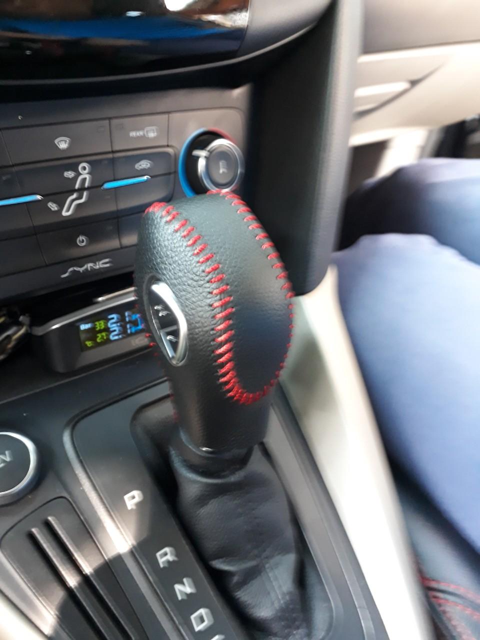 Bao da bọc cần số các đời xe Ford Ecosport số tự động da bò thật 100%, khâu tay thủ công tỉ mỉ, mẫu thiết kế mới