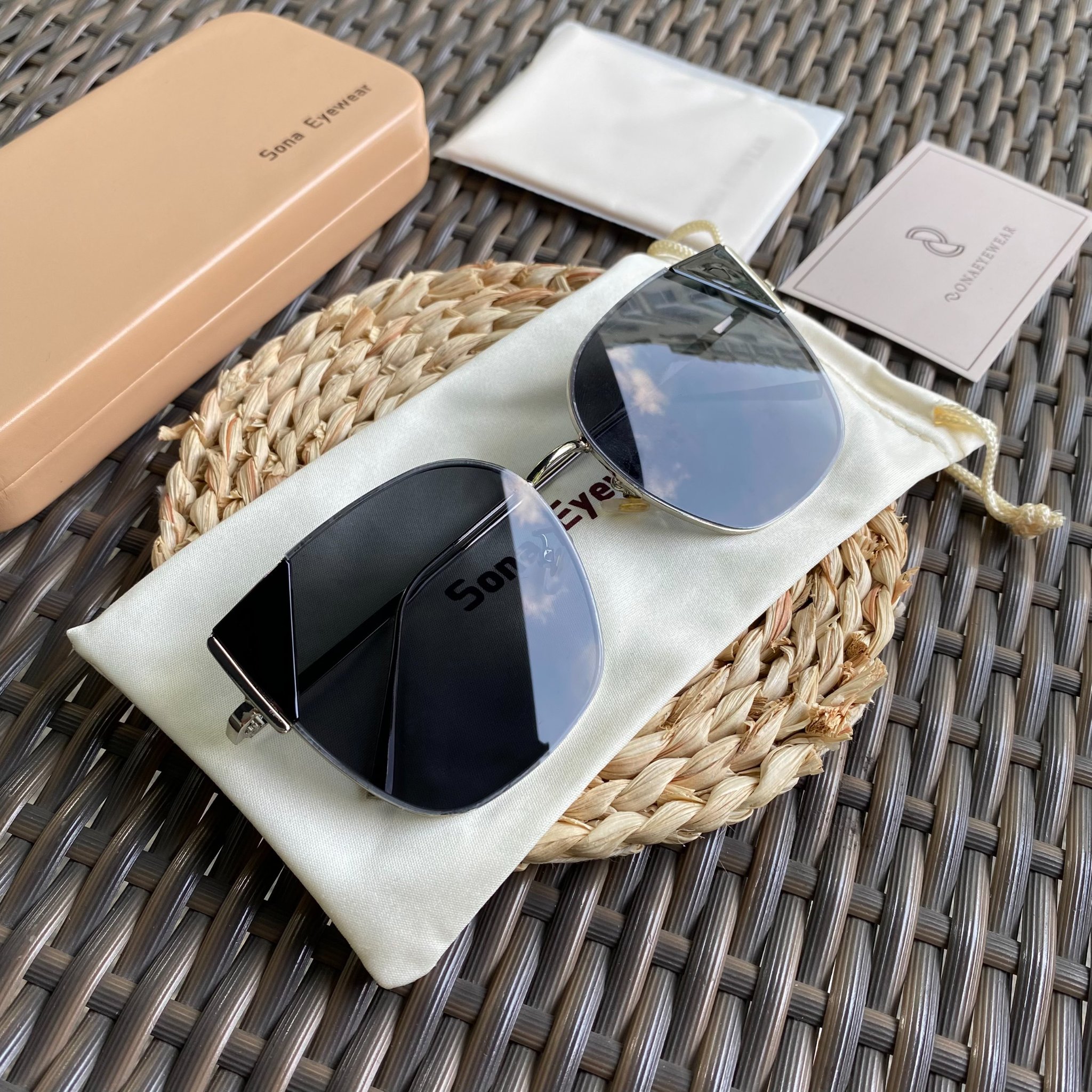 [Nhập RS0822 giảm 30k cho đơn 99k]Khăn Lau Kính Sona Eyewear