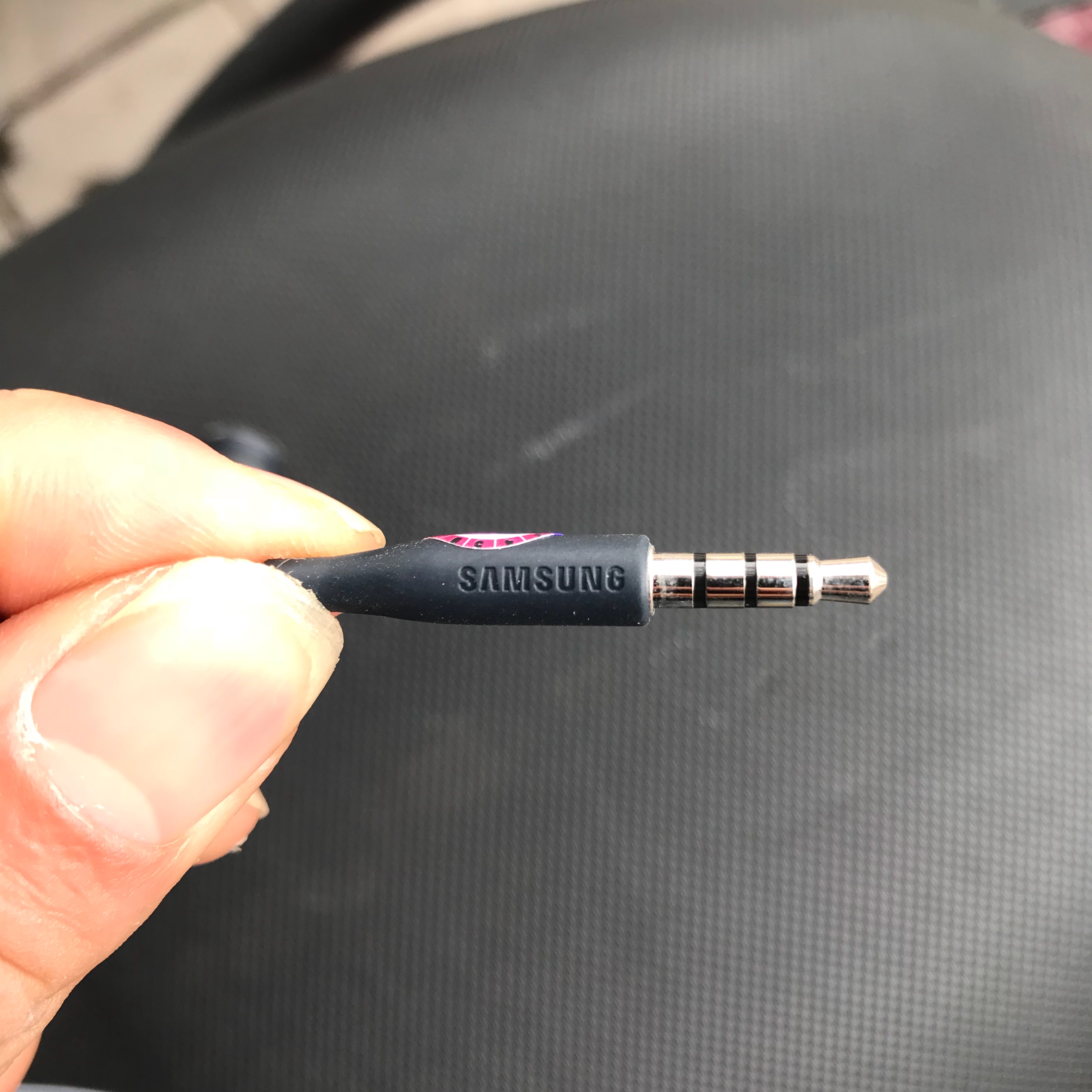 Tai Nghe AKG S9 Màu Đỏ Theo Máy