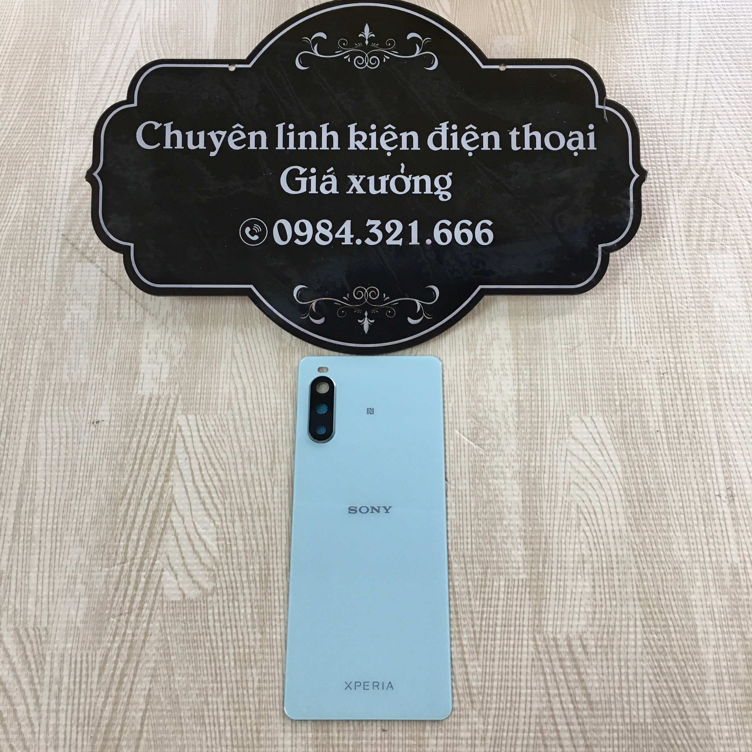 Nắp lưng Sony Xperia 10 ii 2020 Zin