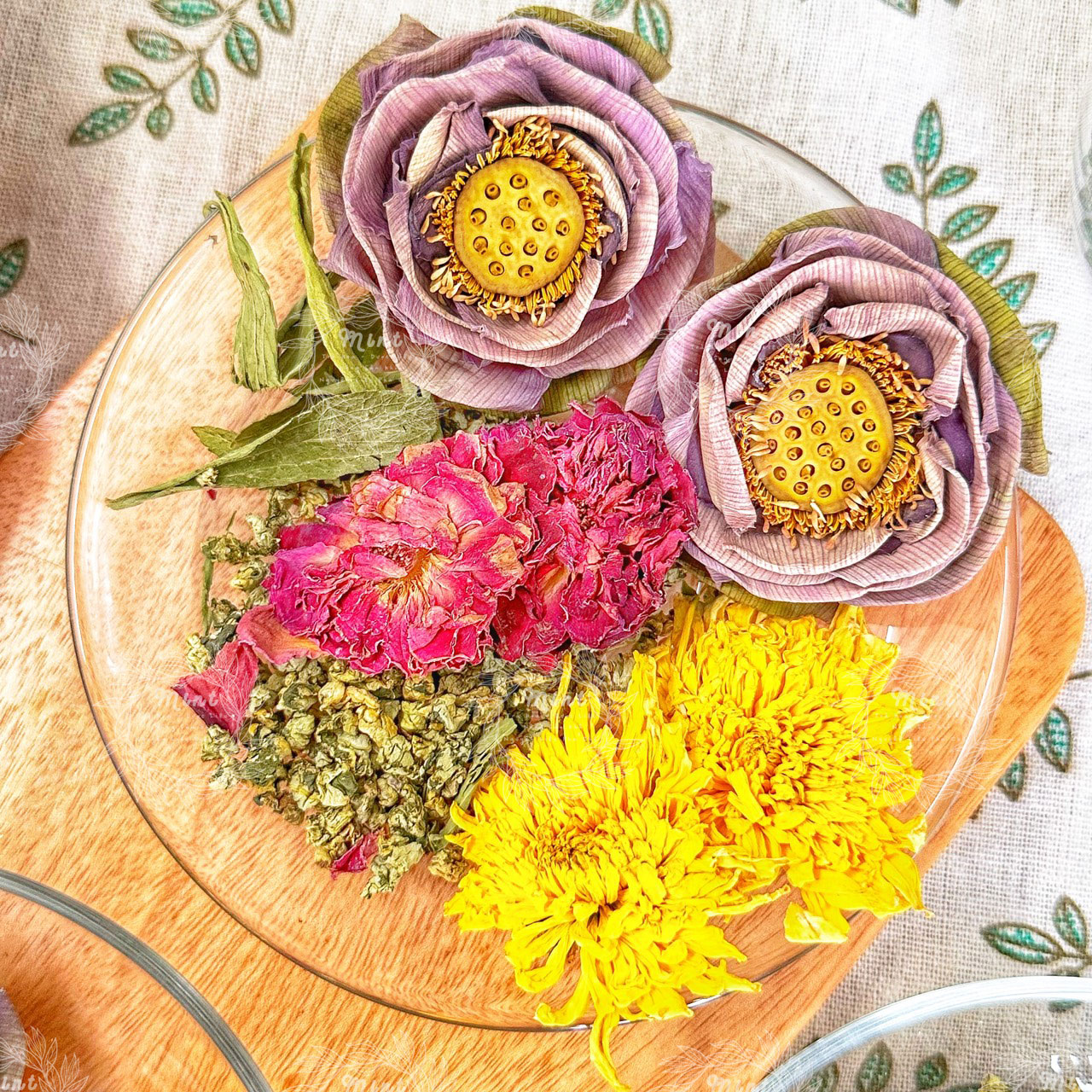Trà Hoa Sen (Lotus) Mix Hoa - Hộp 5 Set (Hoa Sen, Cúc Vàng, Hoa Hồng, Lá Sen, Cỏ Ngọt)