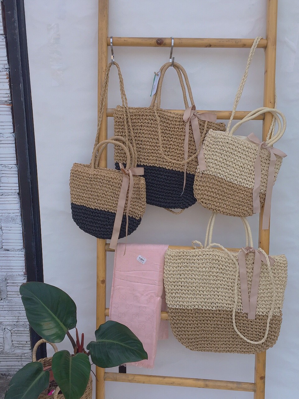 Phụ Kiện Đi Biển/ Chụp Hình Túi Cói Đan Xách Tay Và Đeo Chéo Phong Cschs Vintage Boho Xinh Xắn, Đáng Yêu/ Kích Thước: Dài 25 cm* Rộng 30 cm*  Nặng 240gr * Dài quai 40cm/ Hot trend mùa hè Sôi Động