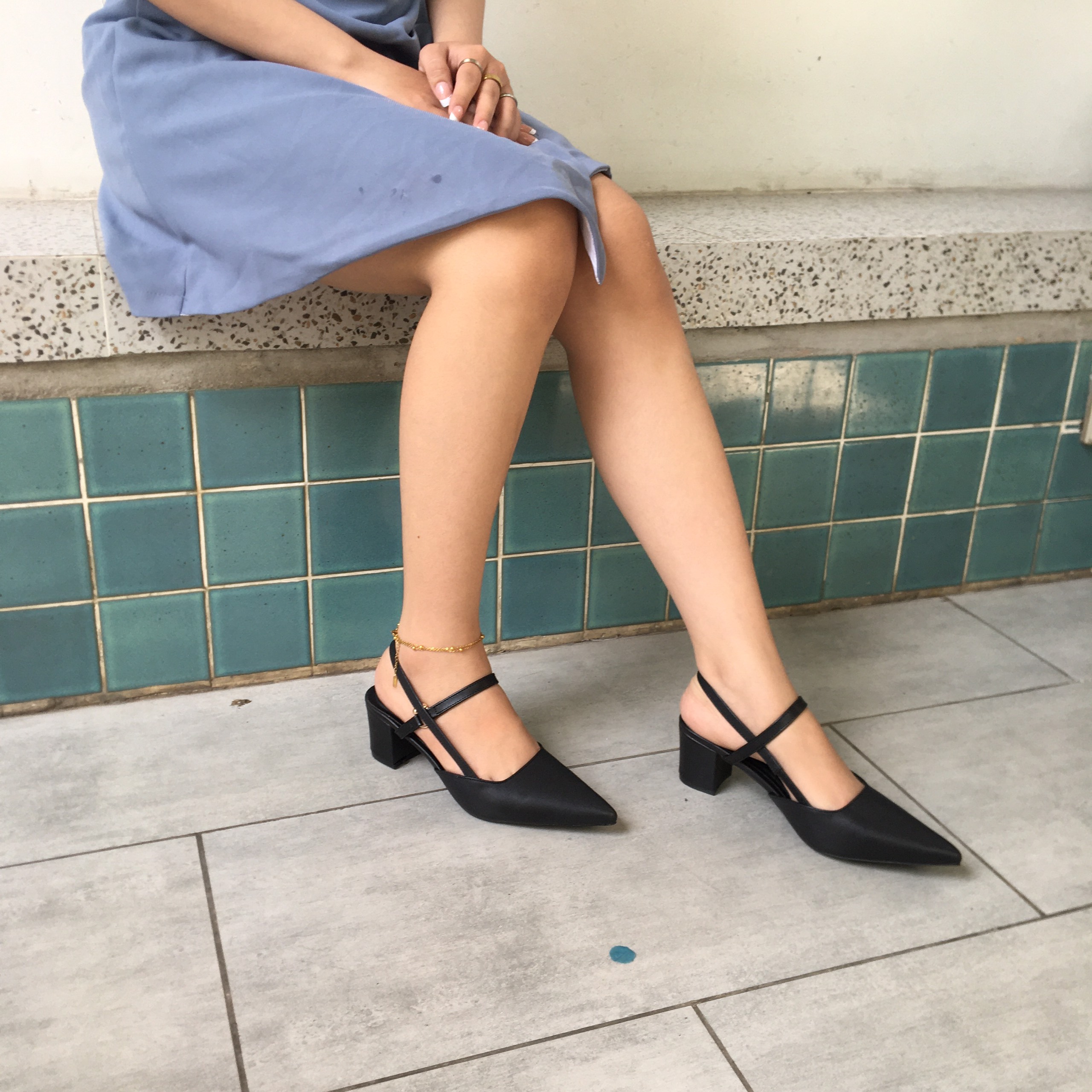 Giày cao gót 5cm bít mũi slingback khóa C