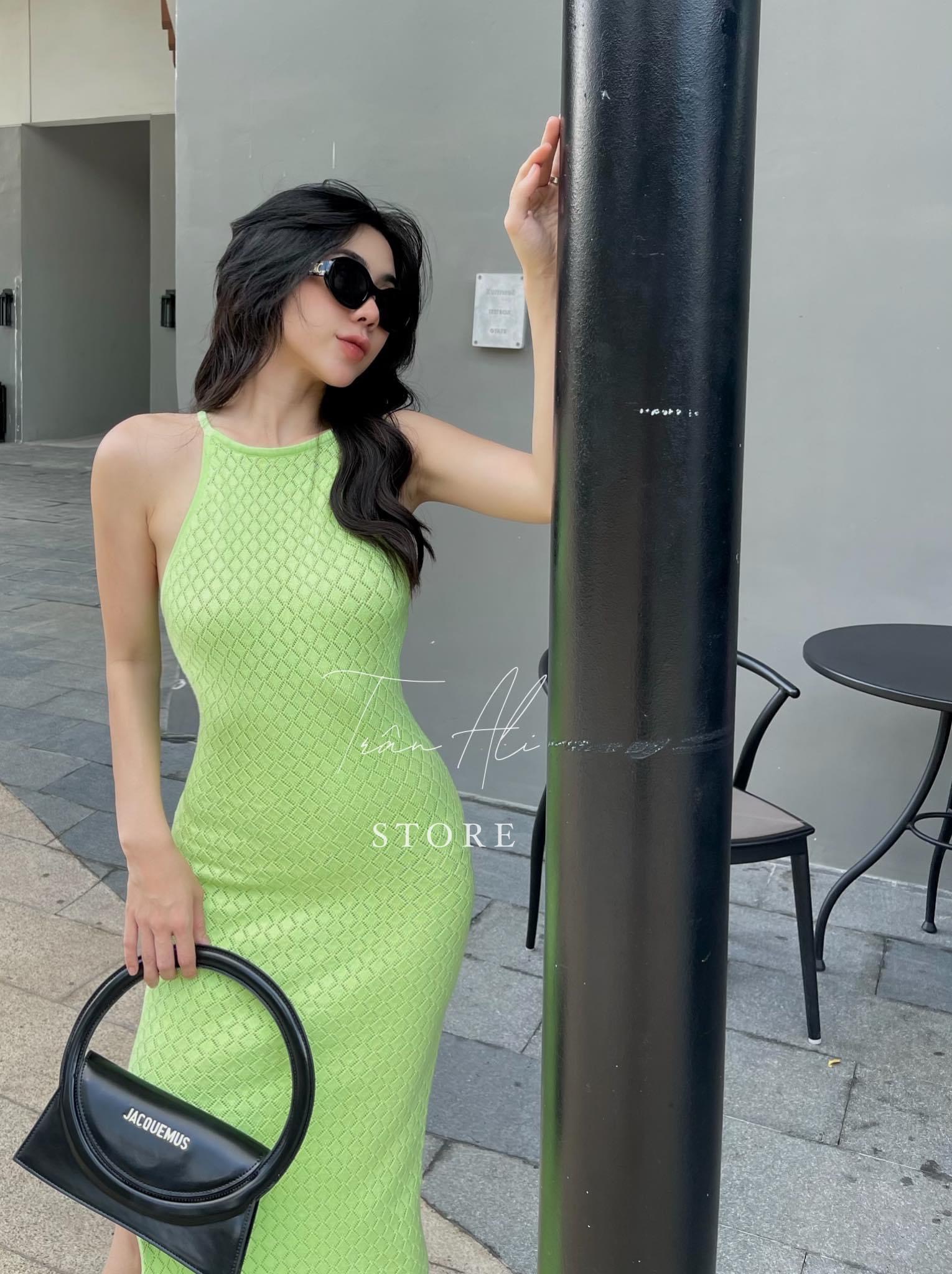 Đầm body ba lỗ sẻ tà dáng dài cực sang chảnh chất vải đẹp lên form chuẩn