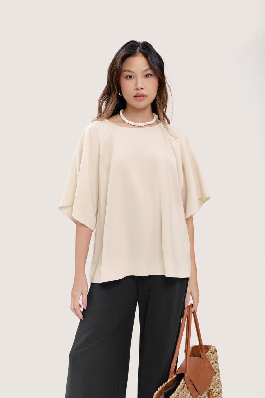 LIBÉ - Áo dáng suông cổ tròn tay raglan màu trắng ngà