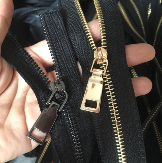 Black Zipper Puller # 5 (Excluding Tractor Head, Tractor Hitch)
