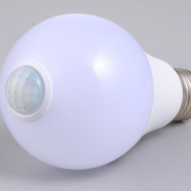 Bóng đèn cảm biến hồng ngoại tự động sáng khi có người chuyển động 9W
