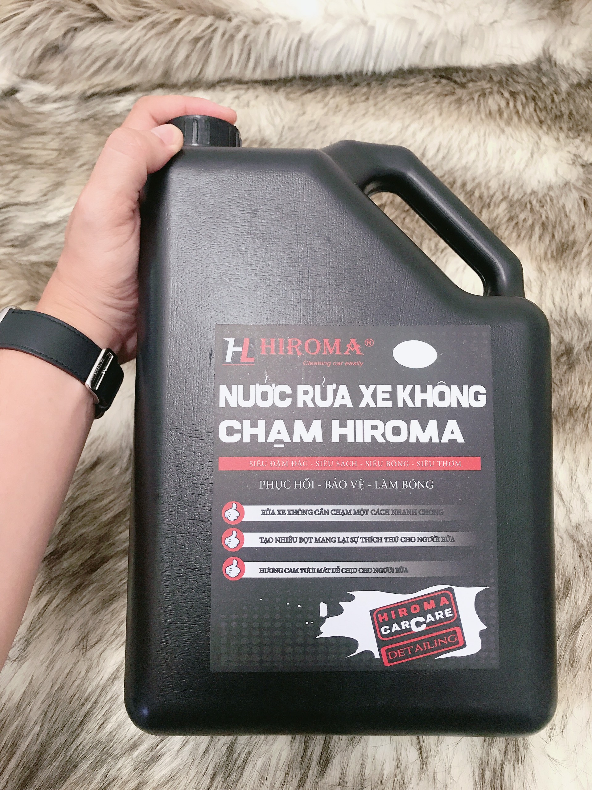 Nước rửa xe KHÔNG CHẠM HIROMA HOÀN TOÀN MỚI siêu đậm đặc, siêu bóng, siêu sạch, siêu thơm là sản phẩm nước rửa xe KHÔNG CHẠM  được đa số người tiêu dùng tin tưởng và chọn lựa dung tích CAN 5 LÍT