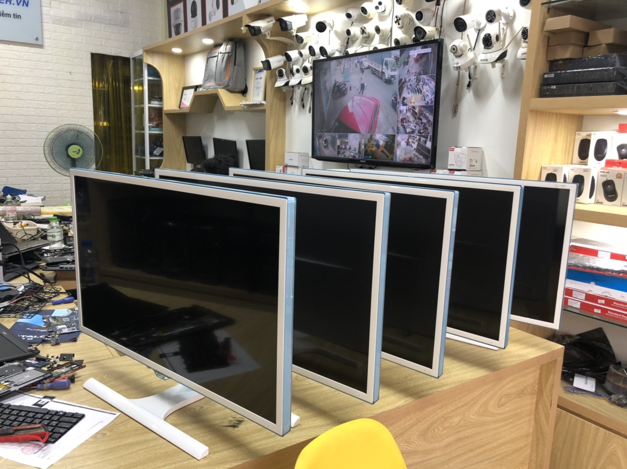 Màn hình Samsung S32E360 / 32 inch FullHD (1920 x 1080) / PLS - Trắng (Mới 99%)