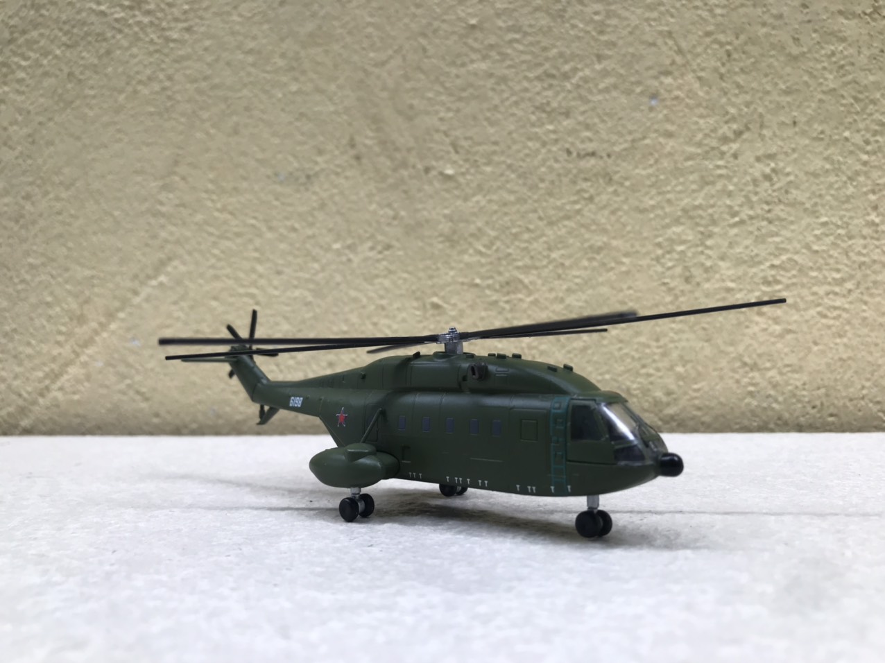 Mô hình máy bay Trực Thăng Z-8 1:144