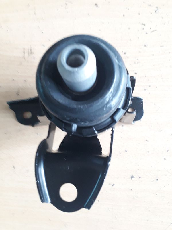 Chân máy dầu Ford Escape 2.3
