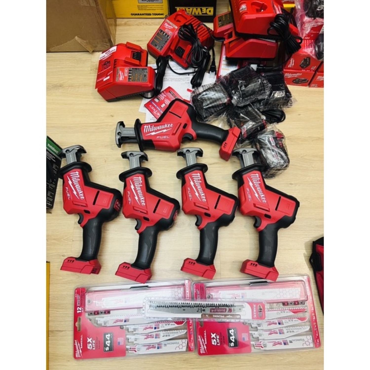 CƯA KIẾM MILWAUKEE 2719-20 Nhập Mỹ