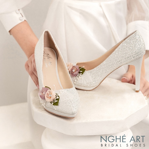 Giày cưới Nghé Art kim tuyến đính hoa bi trắng 307