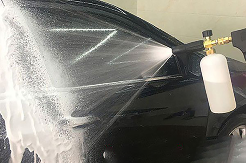 Bộ dụng cụ rửa xe và bình bọt tuyết