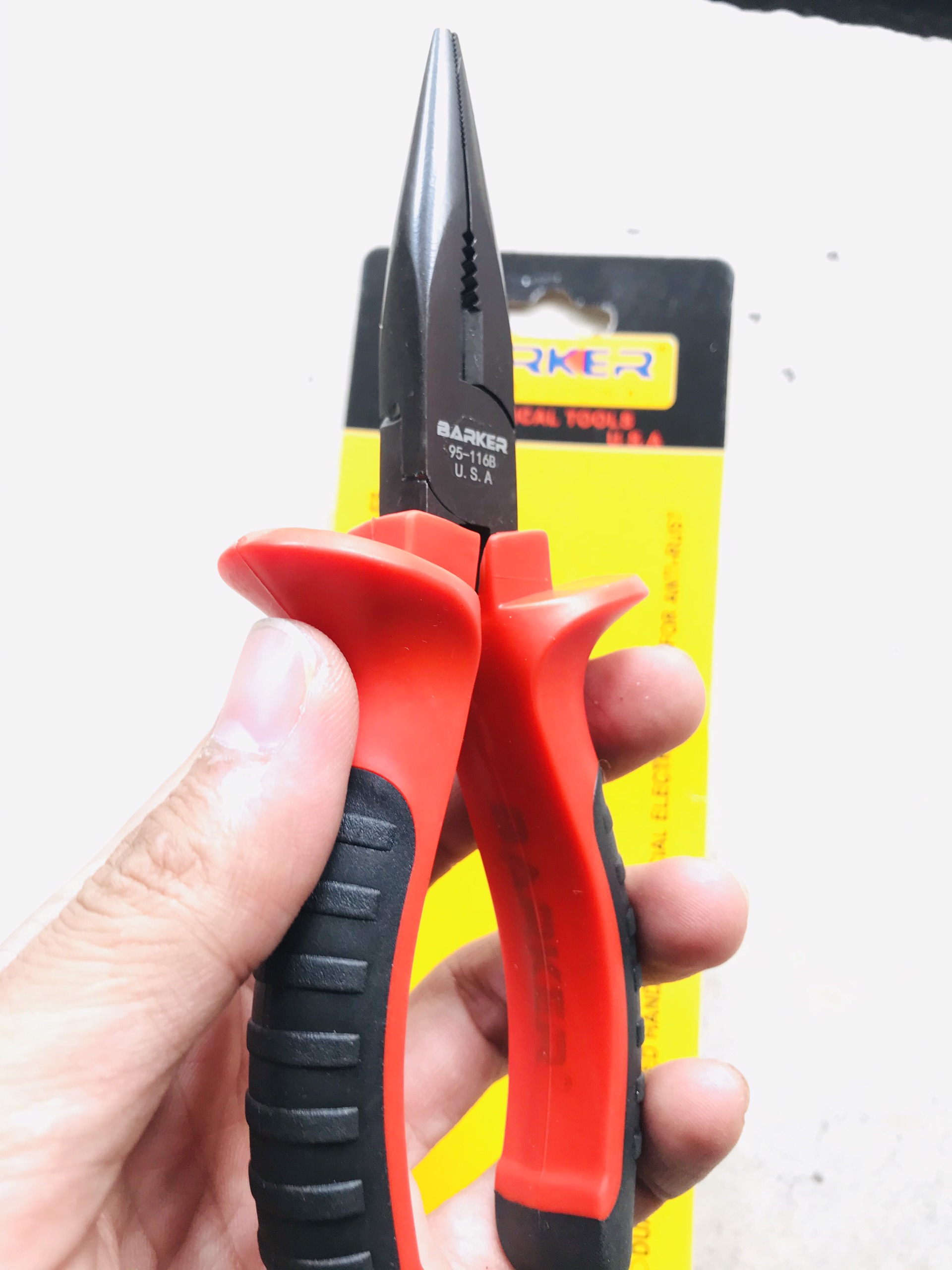 Kìm nhọn 6-1/2" đen đỏ BARKER 95-116B