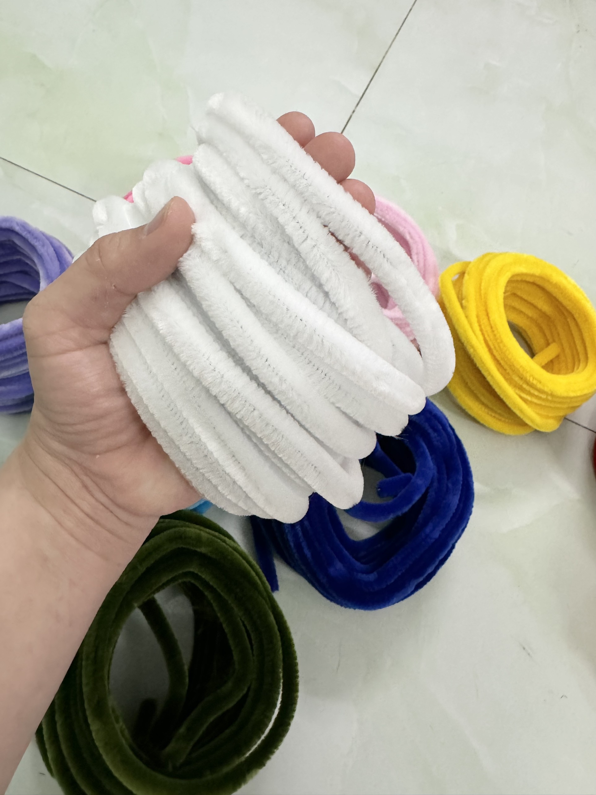 T2112 kẽm nhung 10mm loại dày mềm mịn , màu sắc đẹp dùng làm hoa , trang sức , trâm cài , ... combo 6met 01